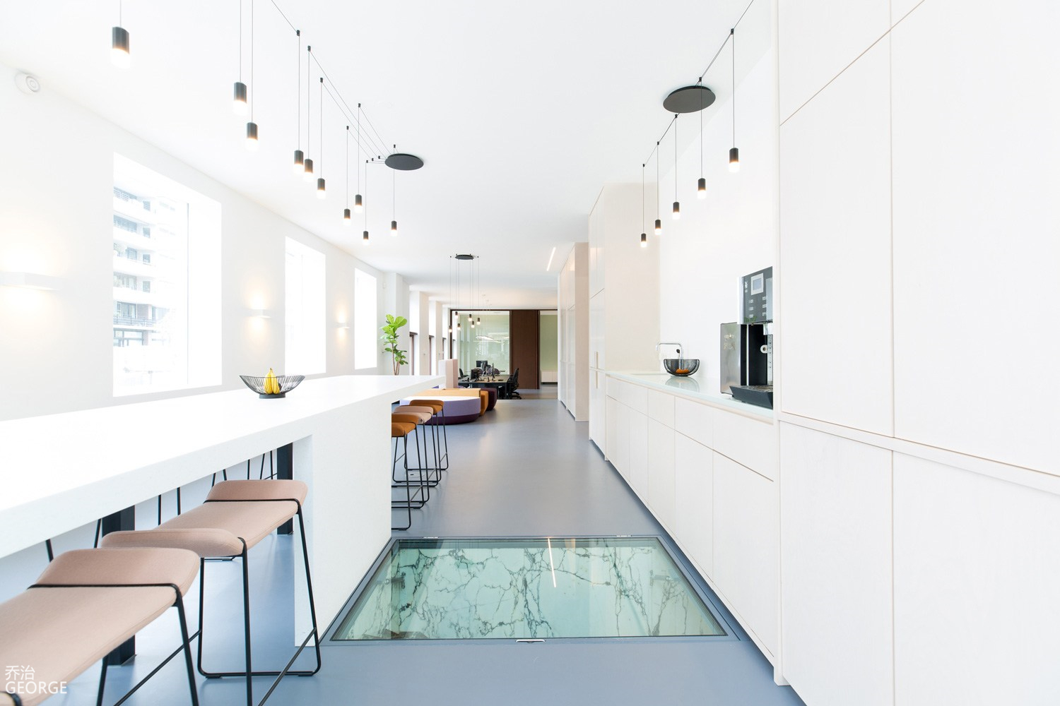 馬鞍山市1500平方淺色系簡(jiǎn)約辦公室裝修設(shè)計(jì)案例(圖3) 國(guó)外辦公-贈(zèng)送(16).jpg