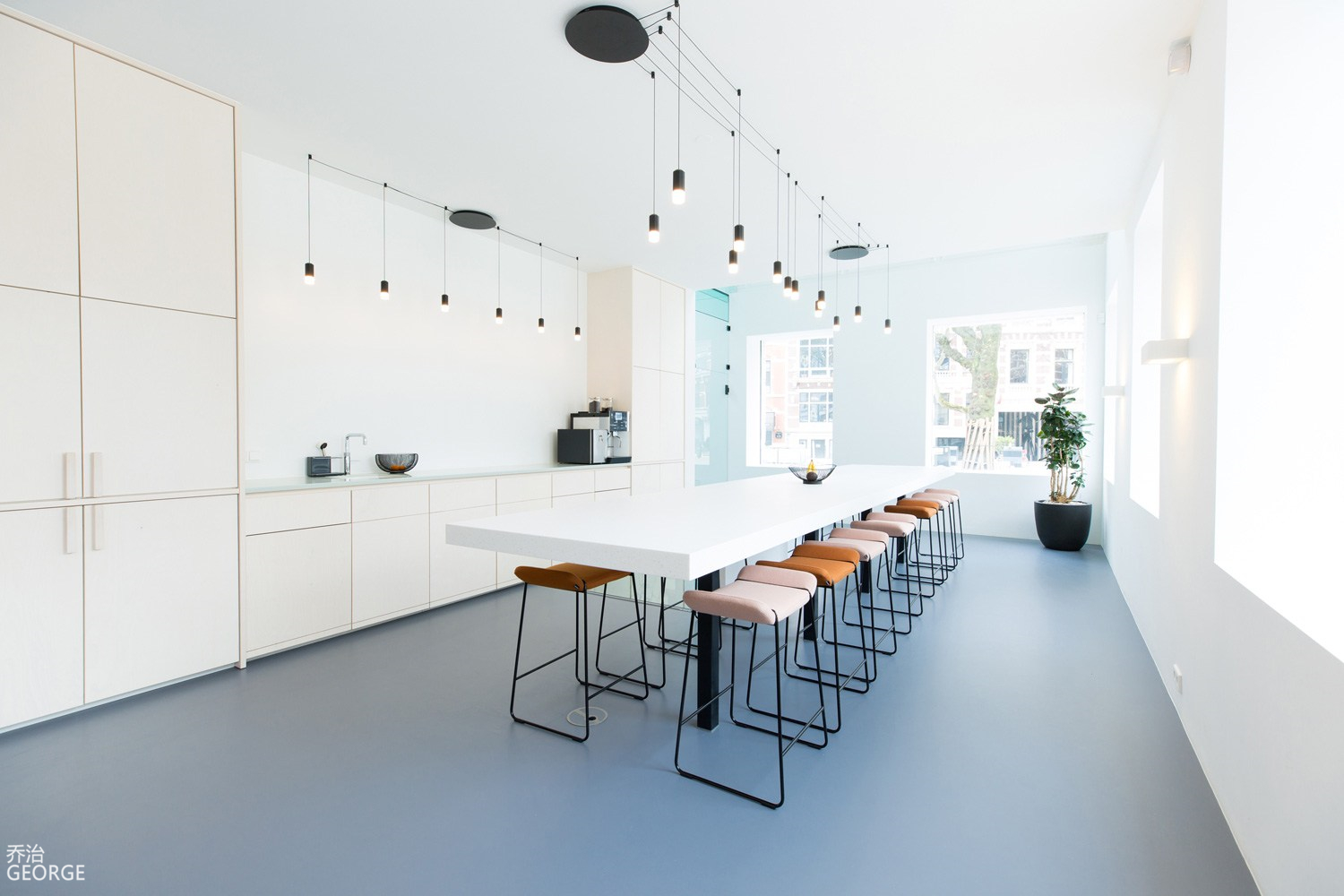 馬鞍山市1500平方淺色系簡(jiǎn)約辦公室裝修設(shè)計(jì)案例(圖4) 國(guó)外辦公-贈(zèng)送(18).jpg